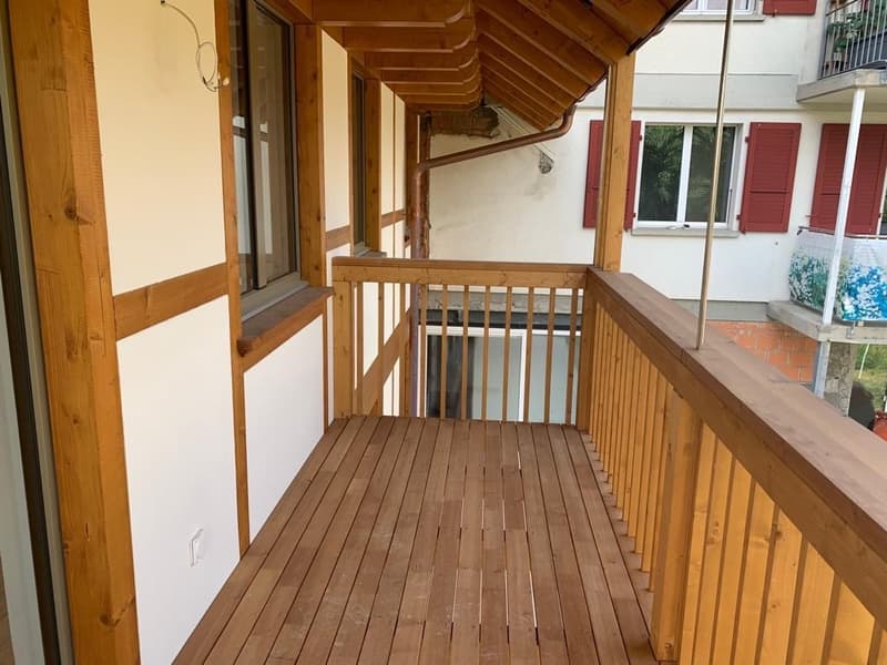 Moderne 4.5-Zimmer-Maisonette-Wohnung in Jens (5)