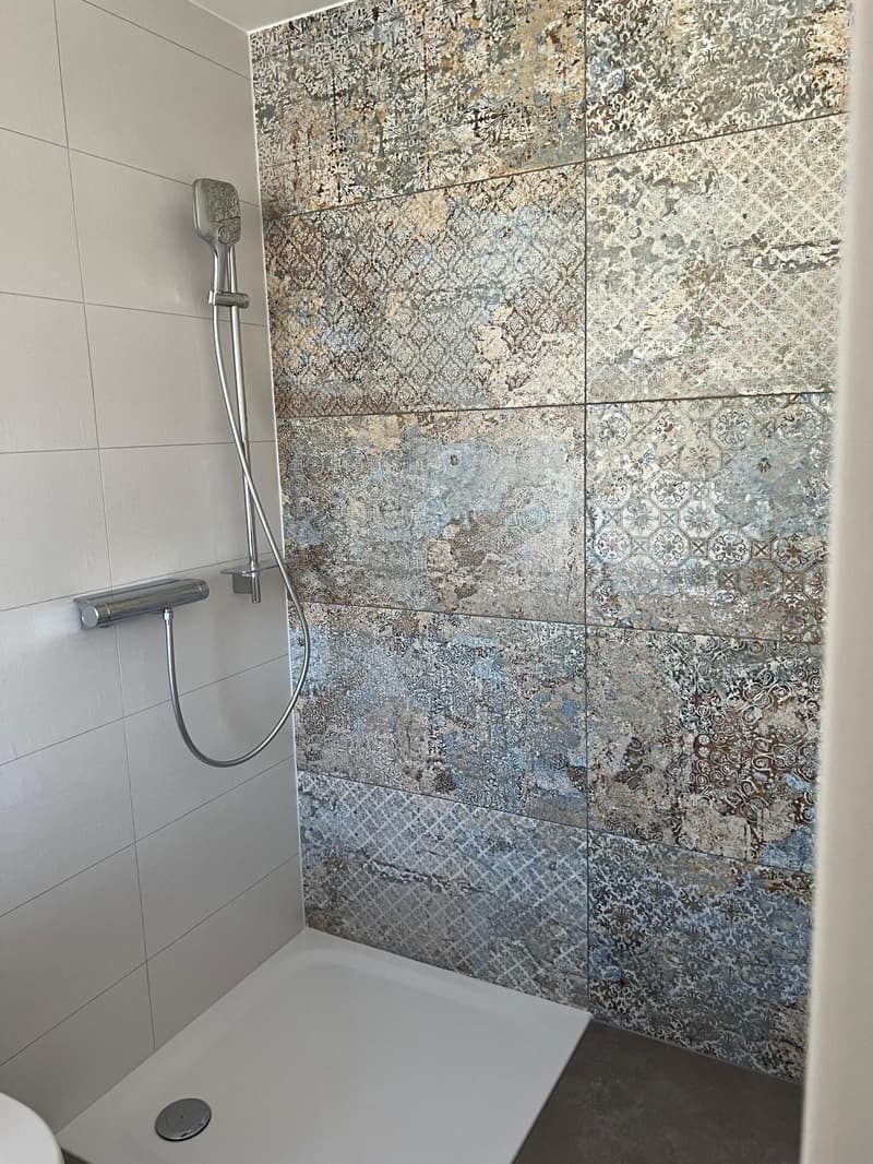 Moderne 4.5-Zimmer-Maisonette-Wohnung in Jens (10)
