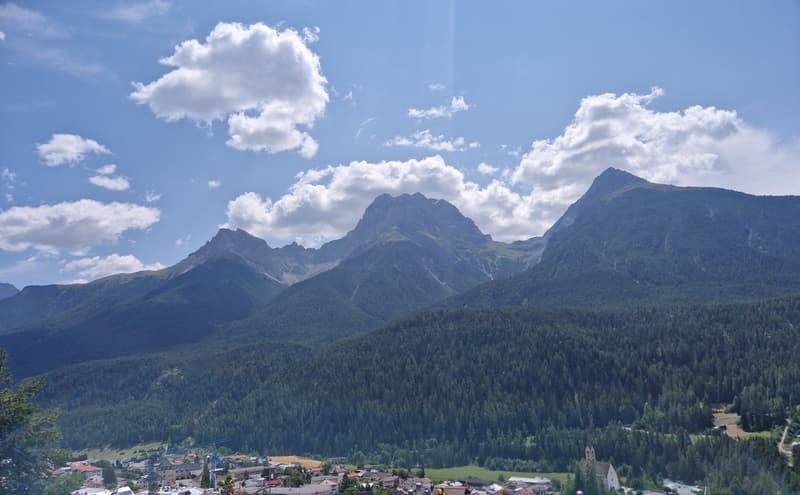Neuwertige Gartenwohnung (Zweitwohnung) mit Traumsicht nahe den Bergbahnen Motta Naluns (12)
