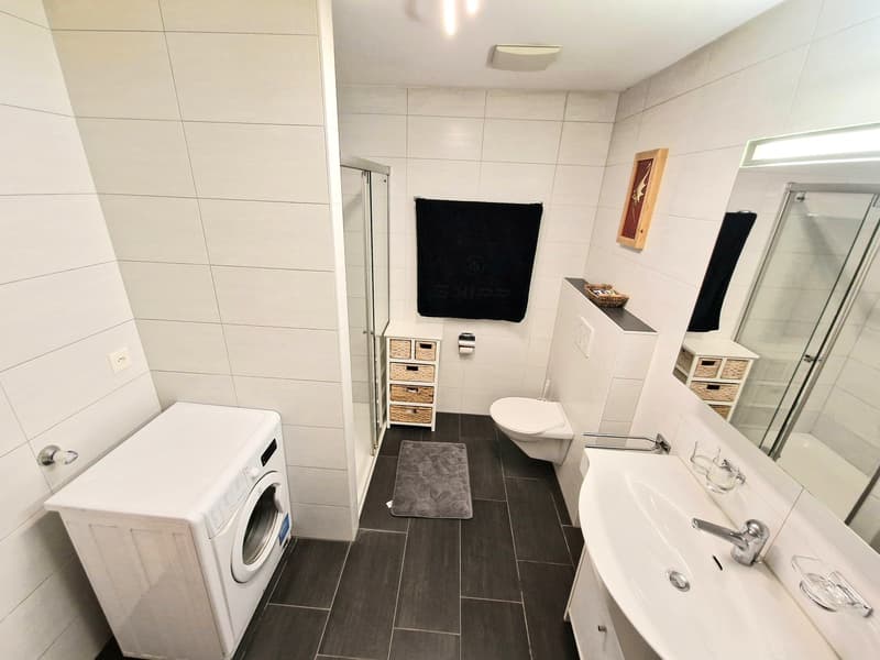 Neuwertige Gartenwohnung mit Traumsicht nahe den Bergbahnen Motta Naluns (8)