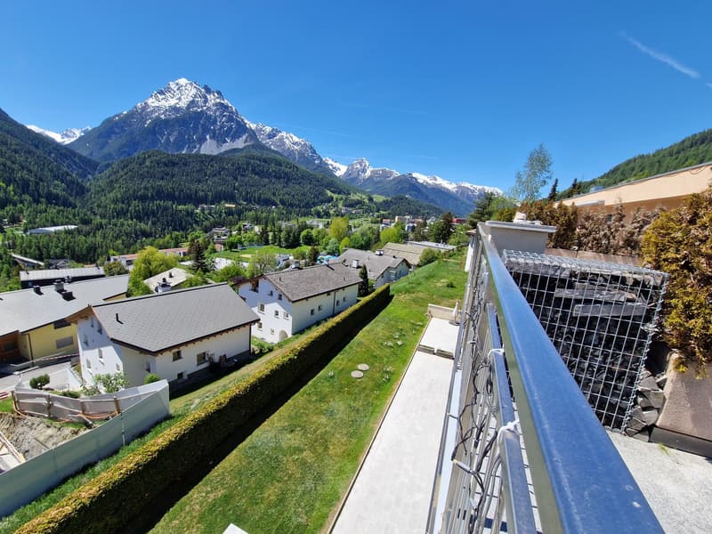 Zweitwohnung im Dachgeschoss, mit riesiger Terrasse und Traumsicht nahe den Bergbahnen Motta Naluns (10)