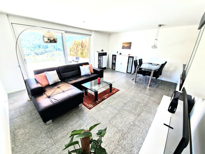 Zweitwohnung im Dachgeschoss, mit riesiger Terrasse und Traumsicht nahe den Bergbahnen Motta Naluns (2)