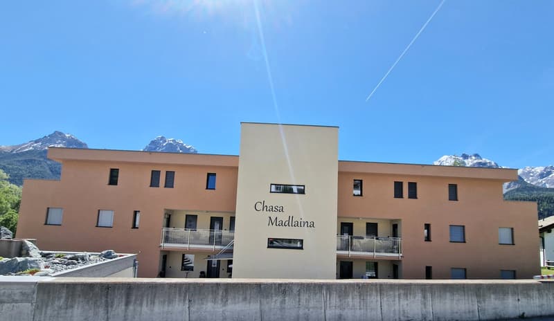 Zweitwohnung im Dachgeschoss, mit riesiger Terrasse und Traumsicht nahe den Bergbahnen Motta Naluns (12)