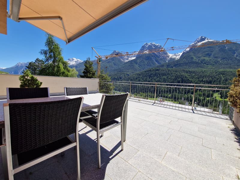 Zweitwohnung im Dachgeschoss, mit riesiger Terrasse und Traumsicht nahe den Bergbahnen Motta Naluns (3)