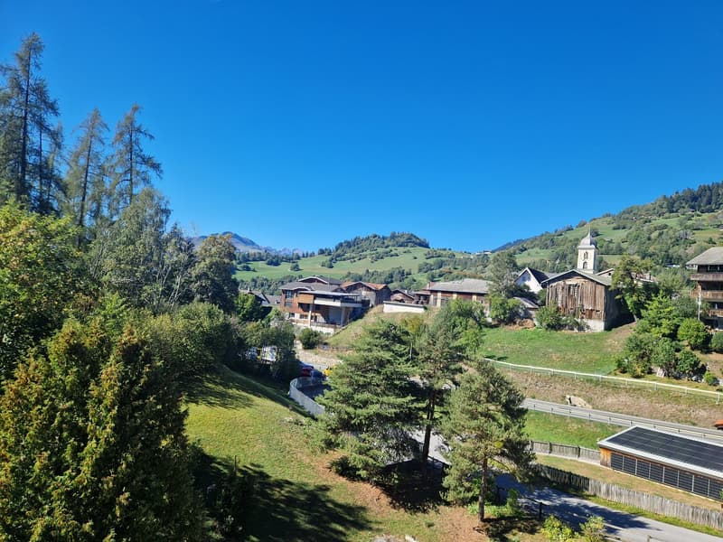 Unverbaubare Aussicht auf Laax Dorf
