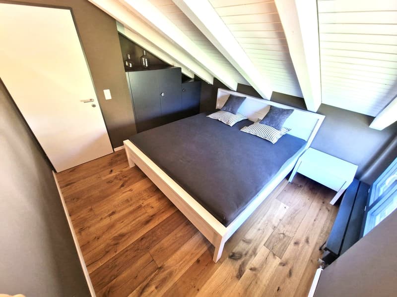Hauptschlafzimmer mit Einbauschränken