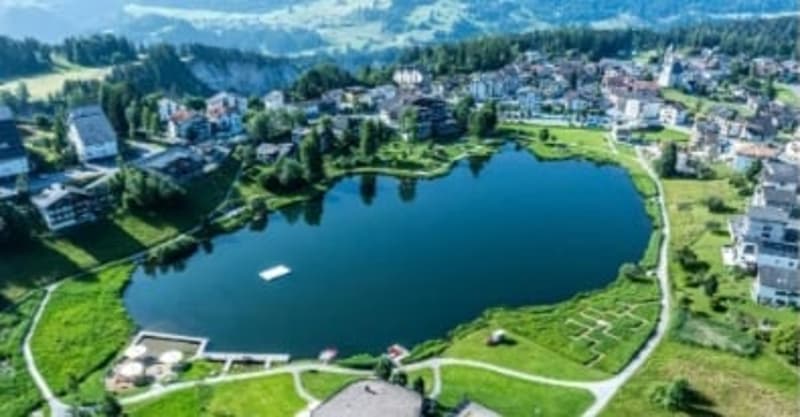 Laax Dorf im Sommer