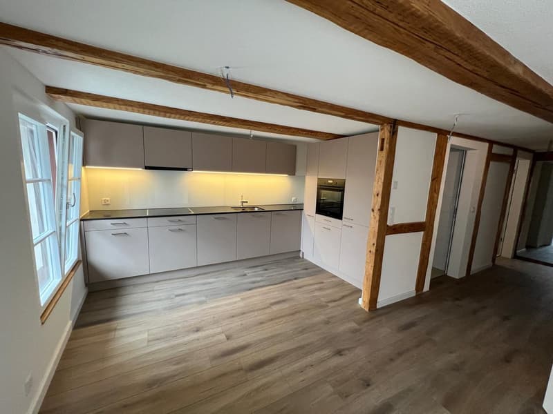 Neu renovierte 4.5 Zimmer-Maisonettewohnung mitten im Städtli (1)