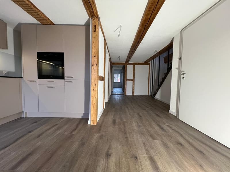 Neu renovierte 4.5 Zimmer-Maisonettewohnung mitten im Städtli (2)