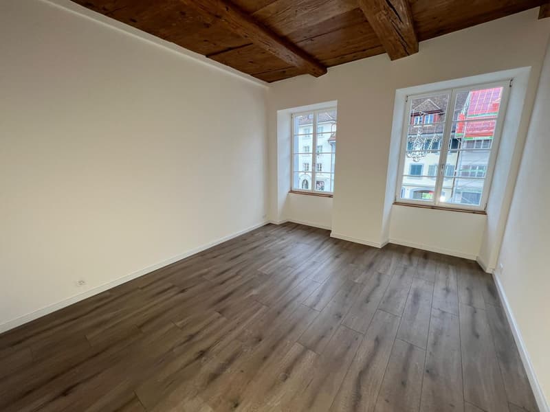 Neu renovierte 3.5 Zimmerwohnung mitten im Städtli (1)