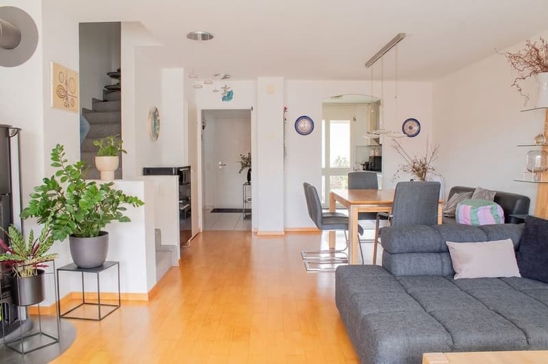 5.5-Zimmerwohnung, Balkon & Weitsicht in Rafz (2)