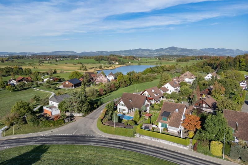 Ihr neues Zuhause - 6½-Zi.Haus mit Pool und Einliegerwohnung beim Lützelsee (2)