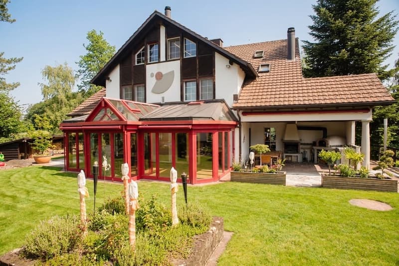 Landvilla mit Wellnessoase und Parkanlage (1)