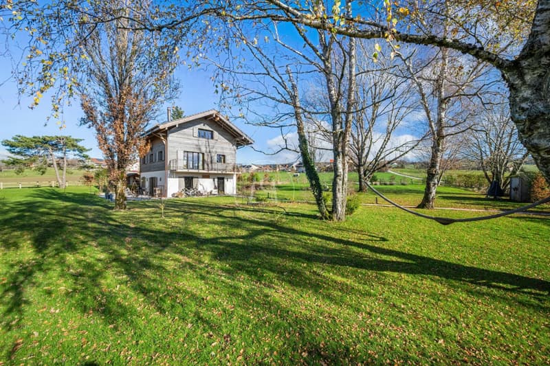 Charming house in the heart of nature in Burtigny. (2)