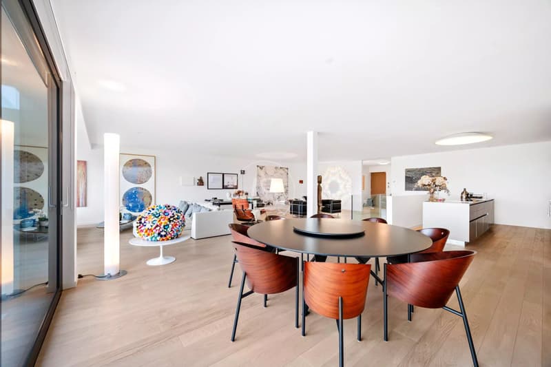 Superb 328 m2 duplex with gardens and lake view in the heart of Corsie (5)