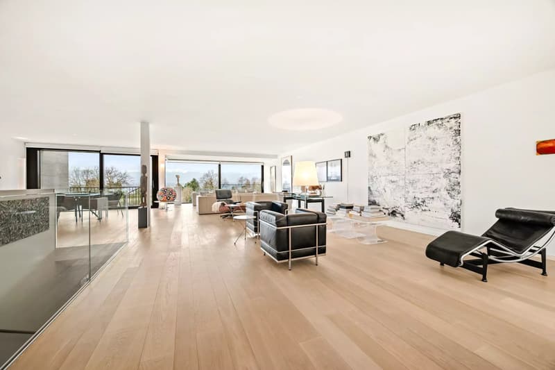 Superb 328 m2 duplex with gardens and lake view in the heart of Corsie (9)