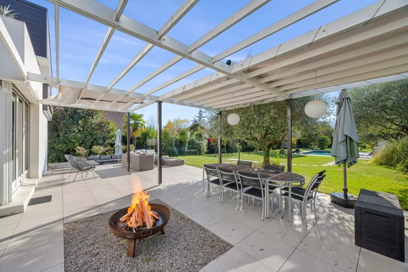 Architect-Designed house in the Geneva Countryside, Left bank (2)