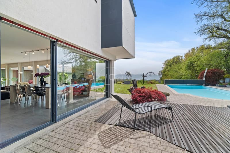 Beautiful family villa, swimming pool and view on the heights of Gland (5)