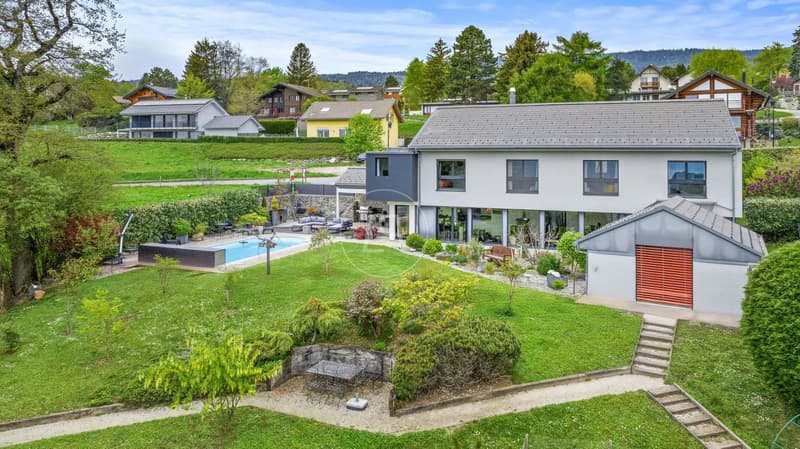 Beautiful family villa, swimming pool and view on the heights of Gland (1)