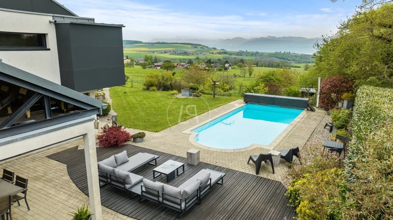 Beautiful family villa, swimming pool and view on the heights of Gland (2)