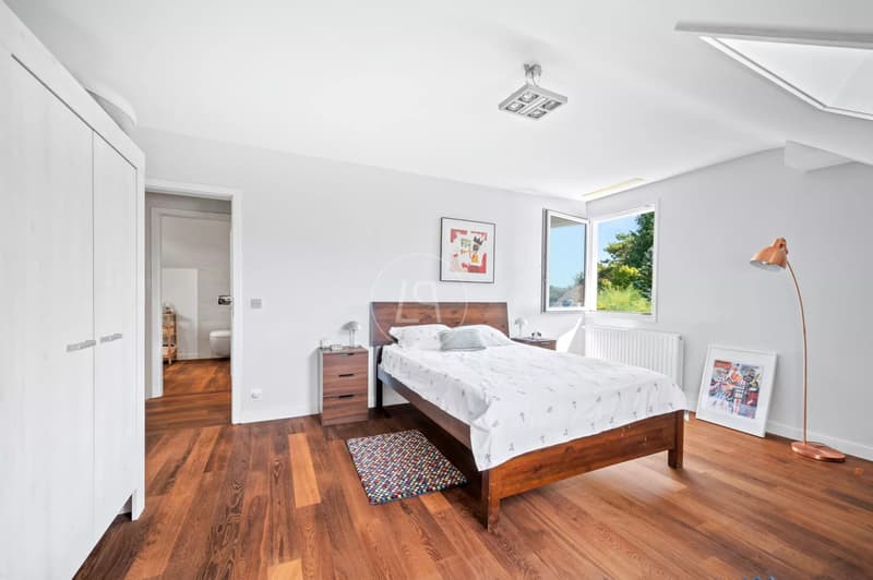 Beautiful family home, swimming pool, lake view, left bank, GE (12)