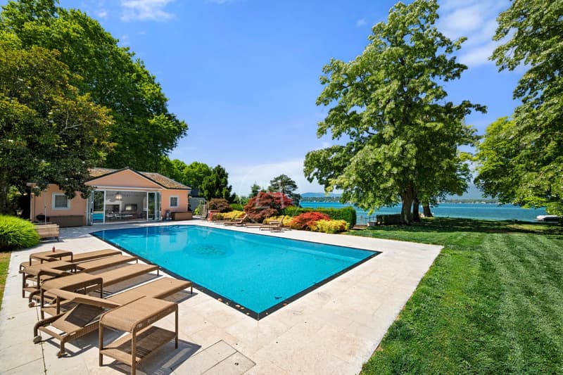 Prestigious waterfront property with a swimming pool and a private harbour (1)