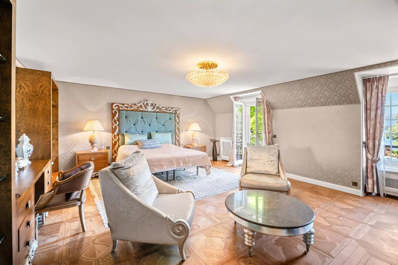 Prestigious waterfront property with a swimming pool and a private harbour (2)