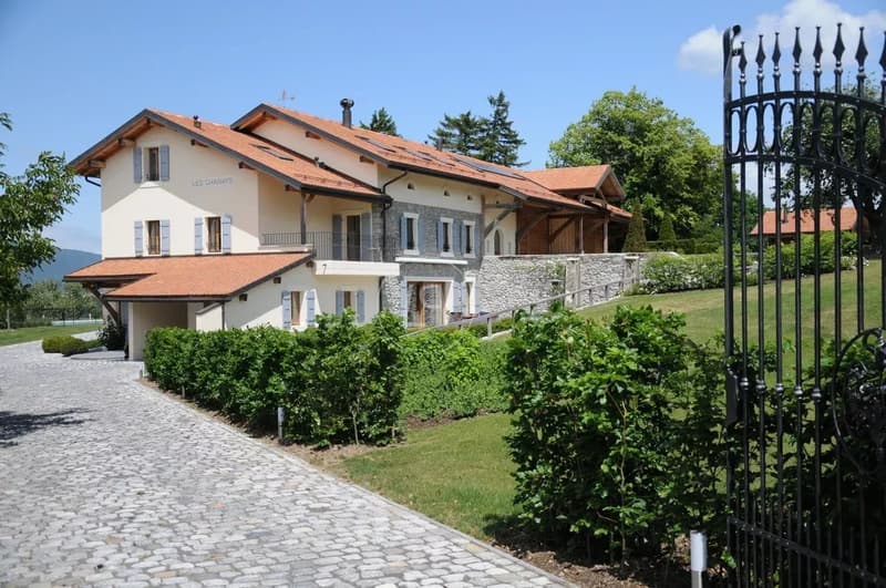 Elégante ferme rénovée avec piscine, proche de Rolle (4)