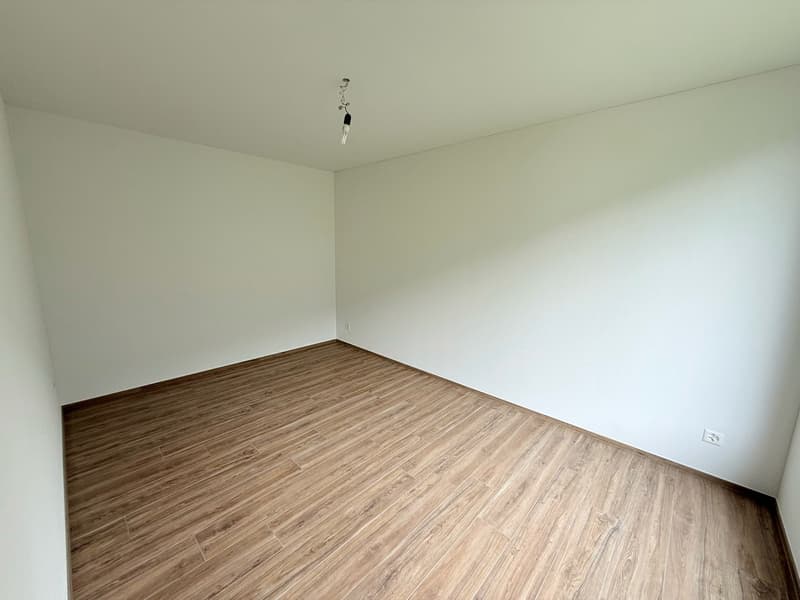 Moderne 4.5-Zimmer-Neubauwohnung im Erdgeschoss in Frutigen (5)