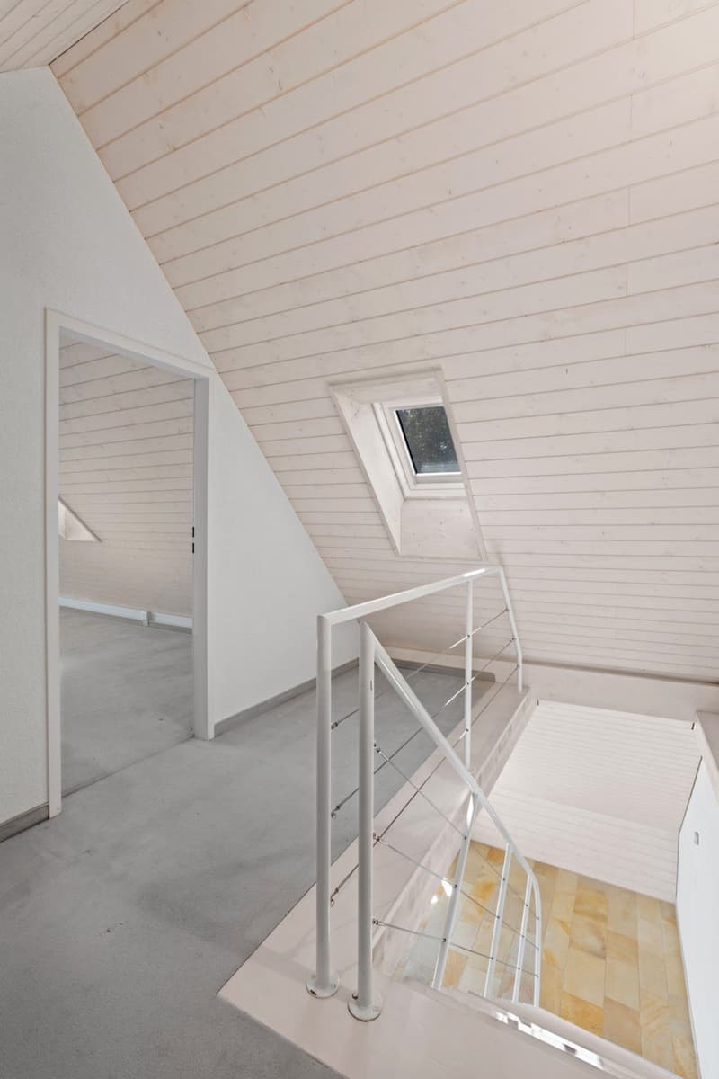 Traumhafte 4.5-Zimmer-Wohnung mit Seeblick in Oberrieden (2)