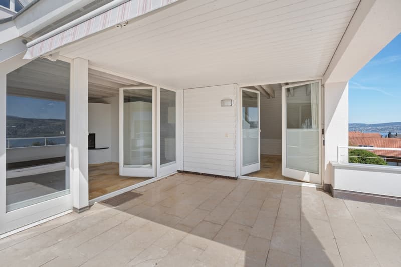 Traumhafte 4.5-Zimmer-Wohnung mit Seeblick in Oberrieden (10)