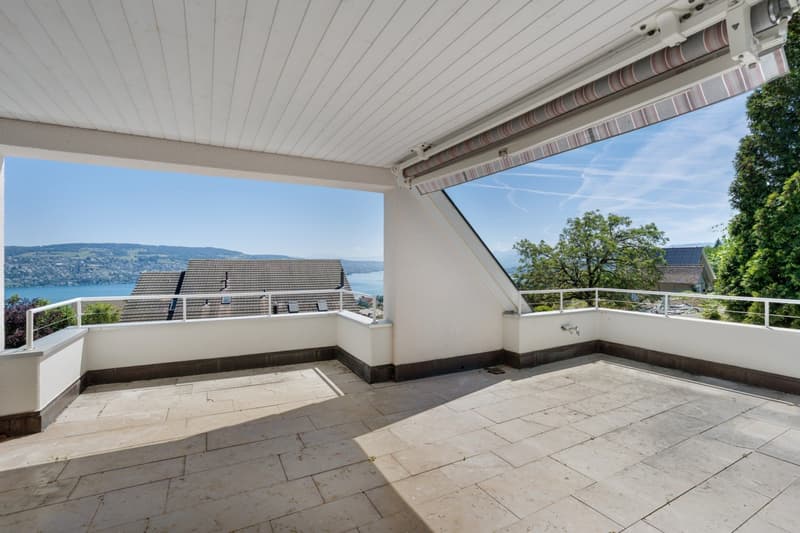 Traumhafte 4.5-Zimmer-Wohnung mit Seeblick in Oberrieden (5)