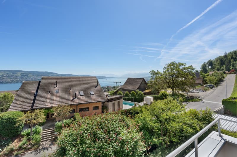 Traumhafte 4.5-Zimmer-Wohnung mit Seeblick in Oberrieden (7)
