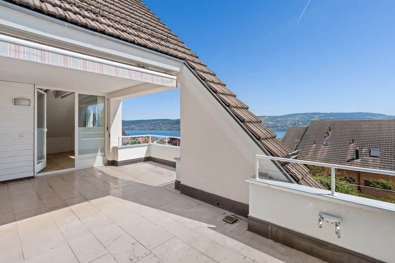 Traumhafte 4.5-Zimmer-Wohnung mit Seeblick in Oberrieden (8)