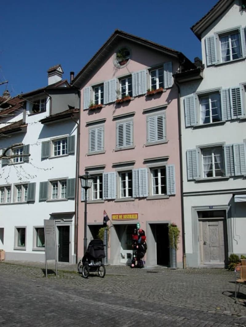 Charmantes Ladenlokal in der Altstadt von Rapperswil (133m2) (1)