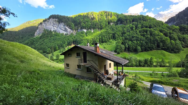6-Zimmer-Zweifamilienhaus mit Panorama, Schwendi im Weisstannental SG (3)