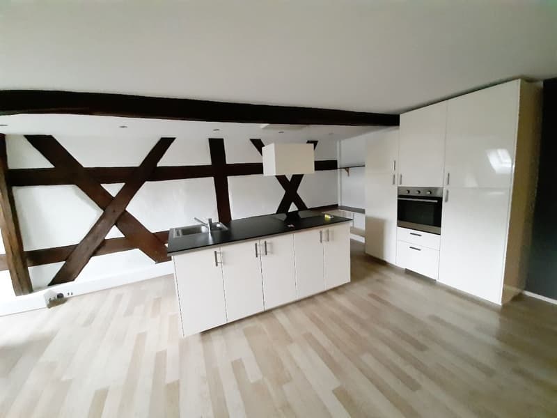 Charme und Raum: 3.5-Zimmer-Dachwohnung in Kaiserstuhl mieten (2)