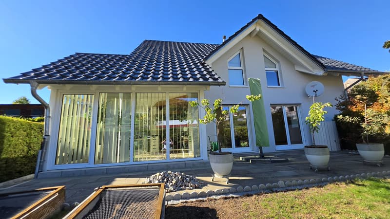 Helles 5.5-Zimmer-Einfamilienhaus in Titterten kaufen (2)