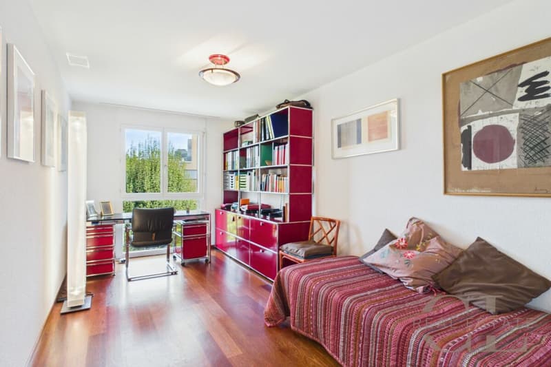 5.5 Zimmer-Wohnung an unverbaubarer Lage mit zwei Einstellplätzen (15)