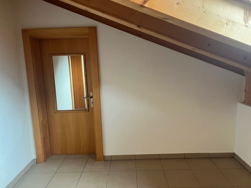Charmante Dachgeschosswohnung mit Balkon & Abendsonne im idyllischen Goms (11)