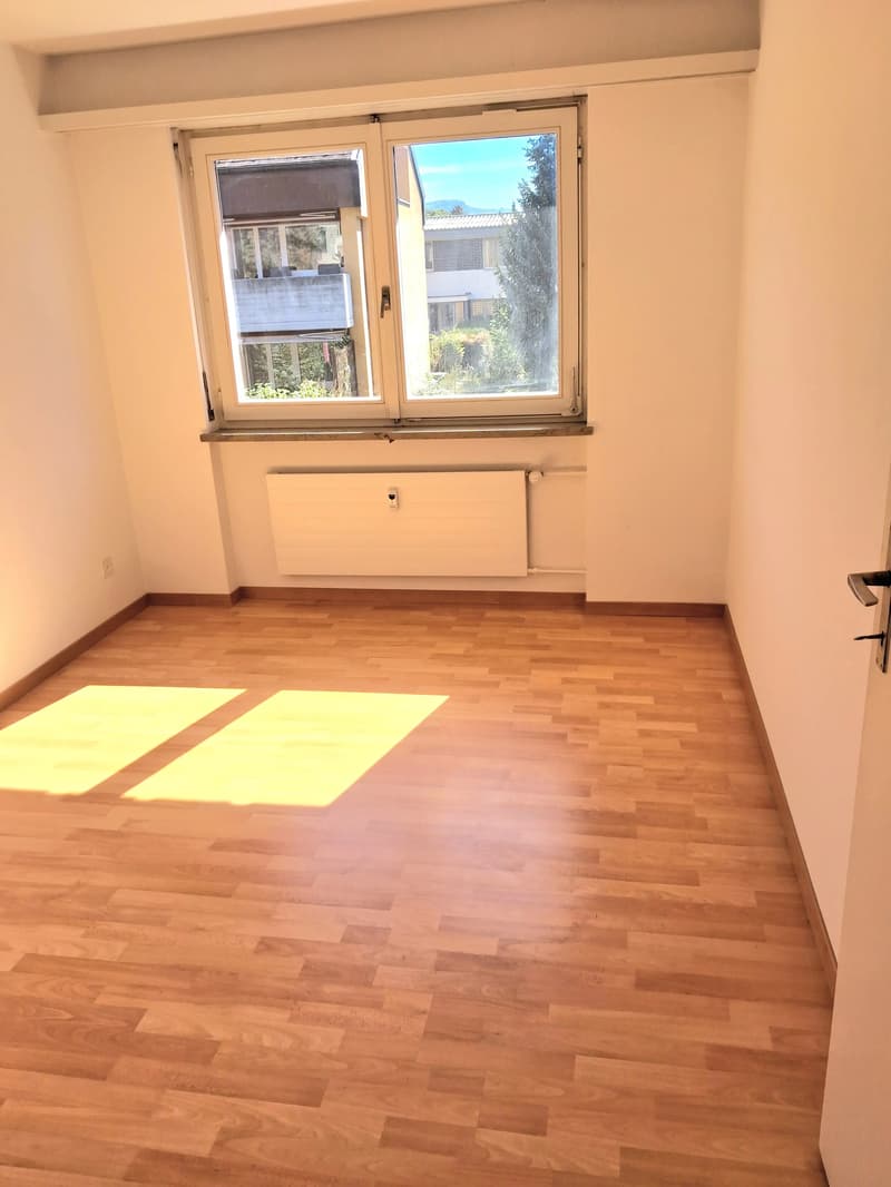 Helle 3,5 Zimmer Wohnung in Therwil im Zentrum und doch im Grünen (3)