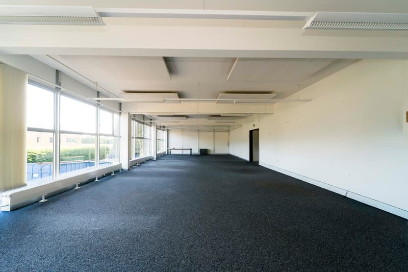Bâtiment industriel et administratif de 960 m2 à louer (6)