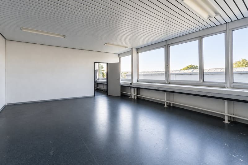 Un bureau confortable pour travailler à plusieurs (1)