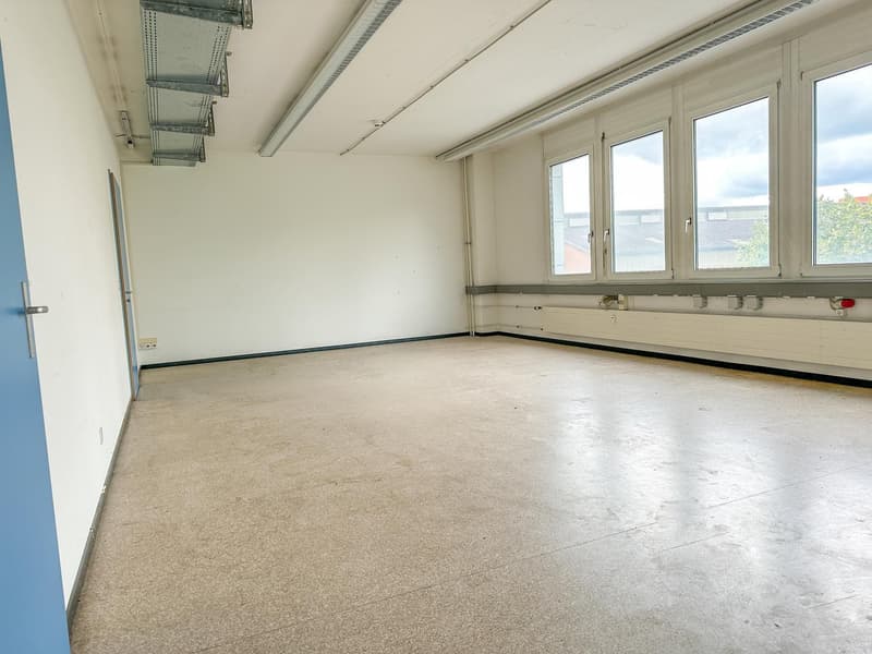 Heller 48 m² Gewerberaum im 2. OG in Reinach mieten (3)