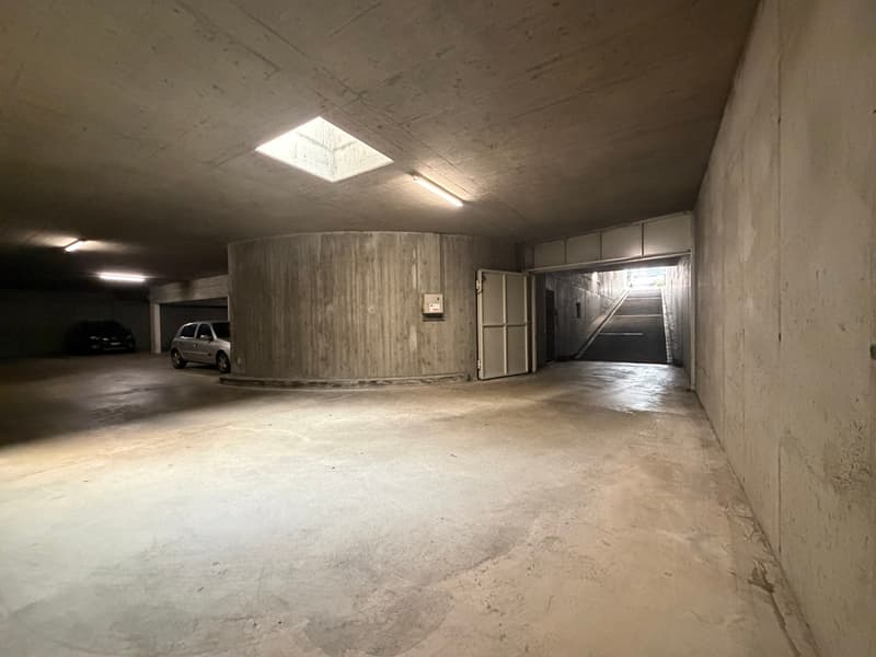 Tiefgaragenplatz mit gesicherter Zufahrt in Basel mieten (2)
