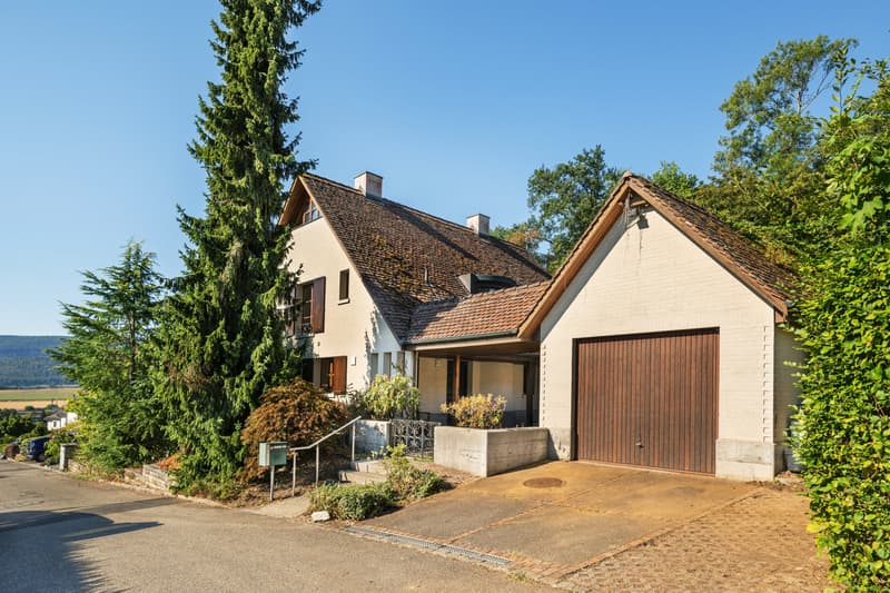 Freistehendes Einfamilienhaus mit viel Privatsphäre, grosszügigem Garten und besonderem Charakter (12)