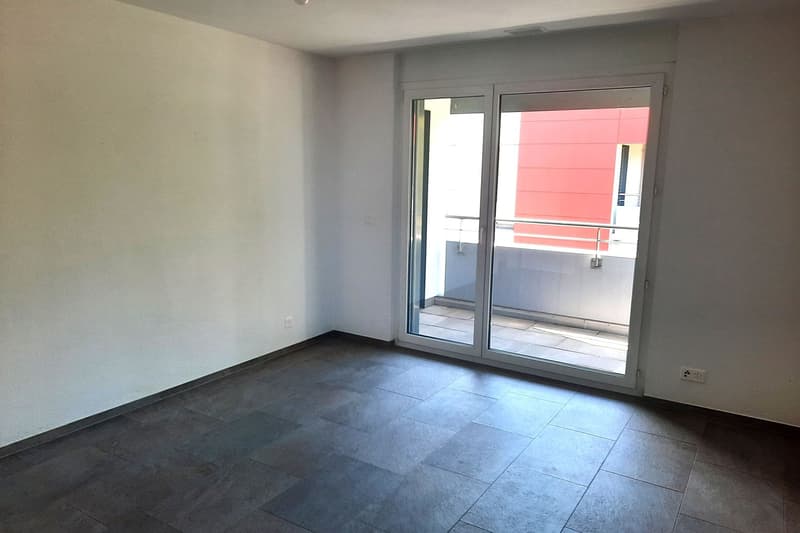 Moderne 4½ Zimmerwohnung mit sonnigem Balkon und schöner Aussicht (8)