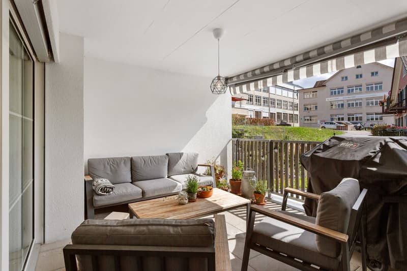 Gedeckte Loggia 11 m² abseits der Hauptstrasse mit Süd-Ausrichtung