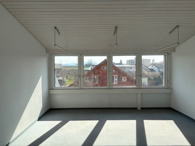 Preiswerter Büroraum Nr. 14 im 2. OG zu vermieten (1)