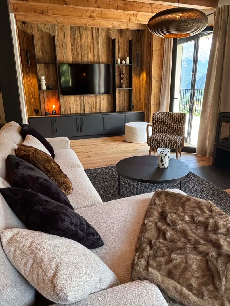 Chalet d'exception entièrement rénové avec vue panoramique sur le Mont-Blanc (2)